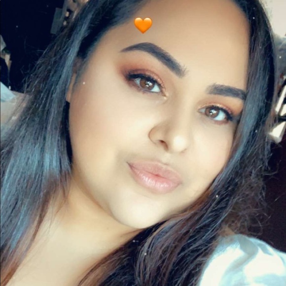 Meet your Posher, Kimberly ! 😘 - Picture 3 of 5